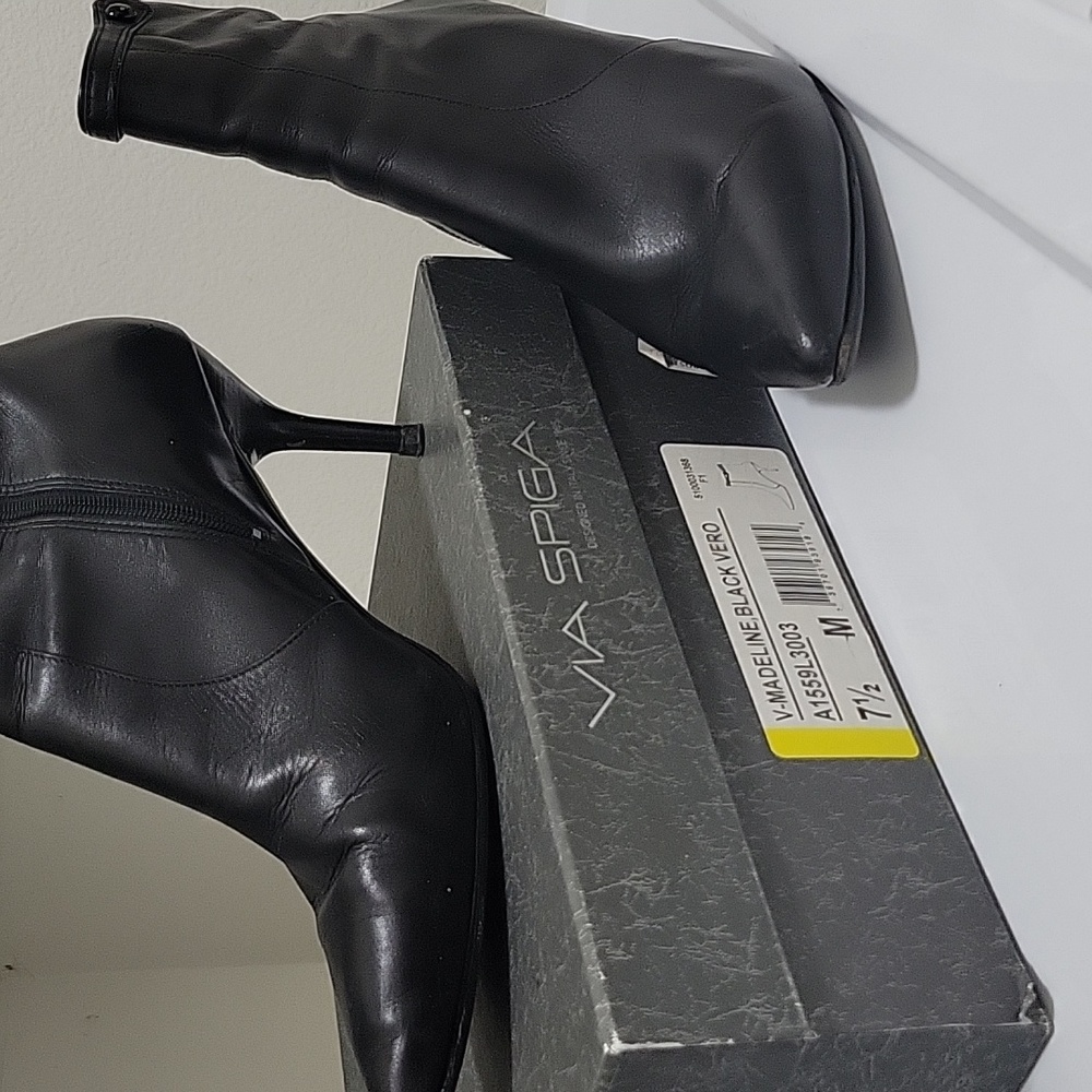 Via Spiga V-Madeline Black Calf Leather Boots 7 M side zipper made in Italy